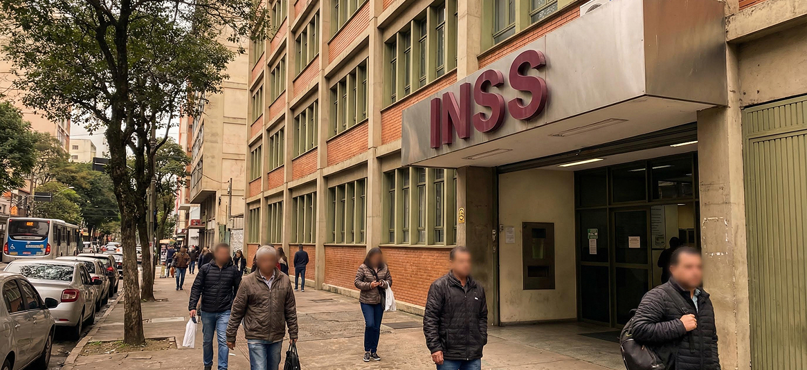 Quando vale a pena entrar na Justiça contra o INSS — e quando não vale - Taveira Advogados - Especialistas em INSS e Direito da Saúde